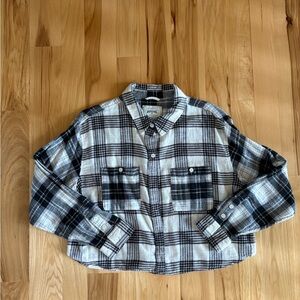 American Eagle Cropped Black & White Flannel